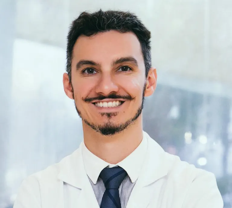 Dr. Diego de jaleco — cliente real do Axis